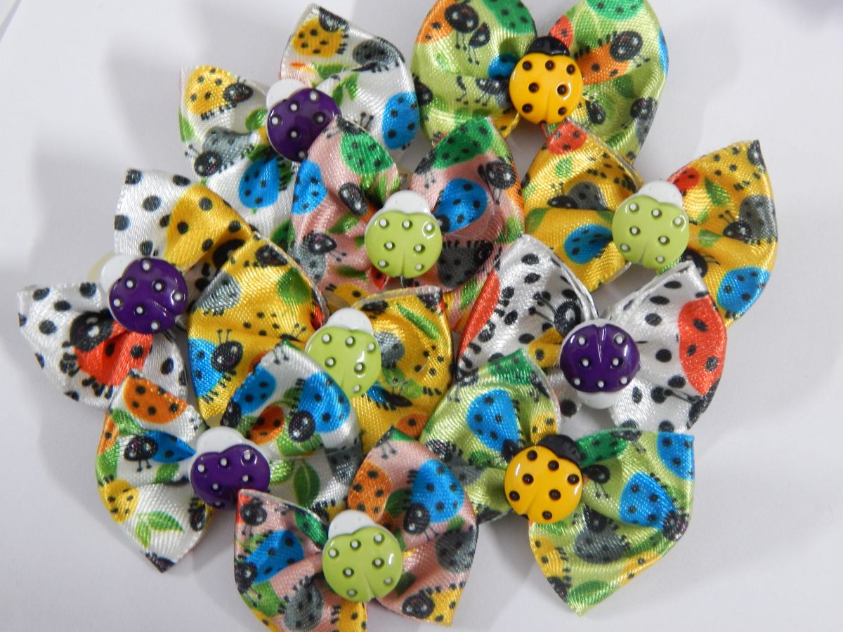 L1194 LAÇO ESTAMPA JOANINHA C/ BOT. DE JOANINHA - 30 UN