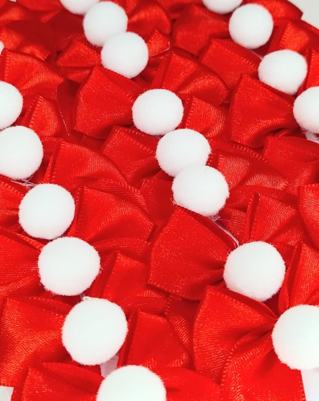 L5202 LAÇO PONTA VERMELHO COM POMPOM - 24 UN