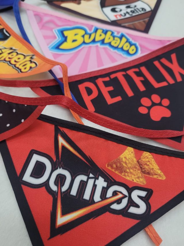 B453 BANDANA ESTAMPAS DE MARCAS FAMOSAS - 10 UN