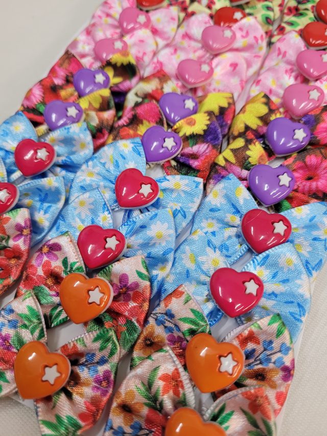 L101057 LAÇO FLORAL C/CORAÇÃO - 30 UN