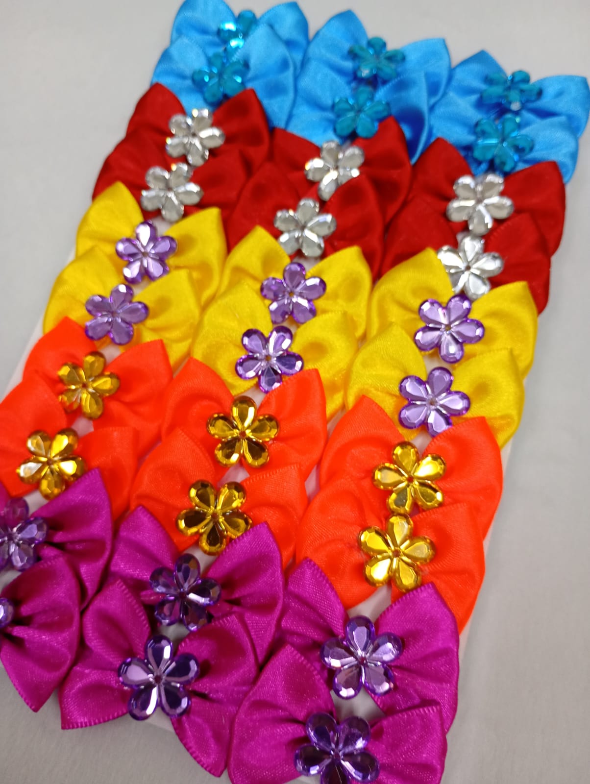 L101 LAÇO CETIM COM FLOR CRISTAL - 30 UN - Imagem 5